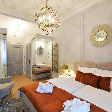 1552 Boutique Отель