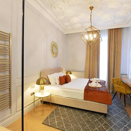 1552 Boutique Эгер