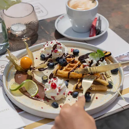 1552 Boutique Эгер