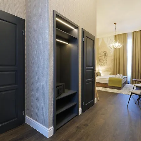 1552 Boutique 4* אגר