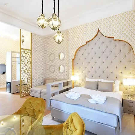 1552 Boutique Отель