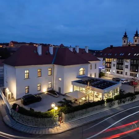 Отель 1552 Boutique Эгер