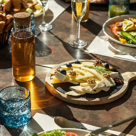 1552 Boutique Готель 4*