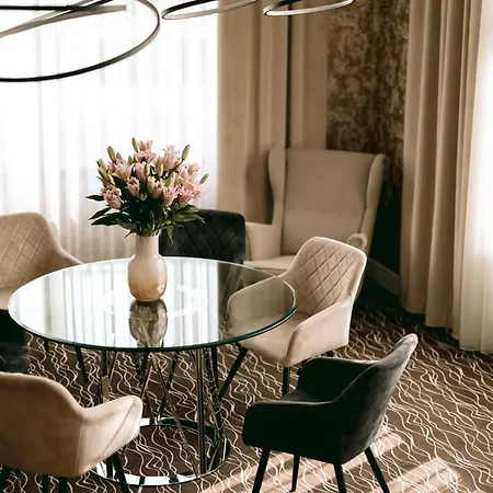 1552 Boutique Отель